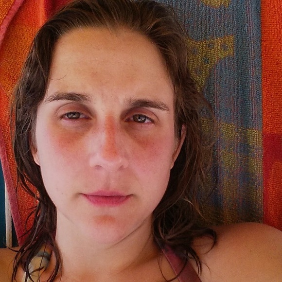 Meet your Posher, Carly - Picture 1 of 1